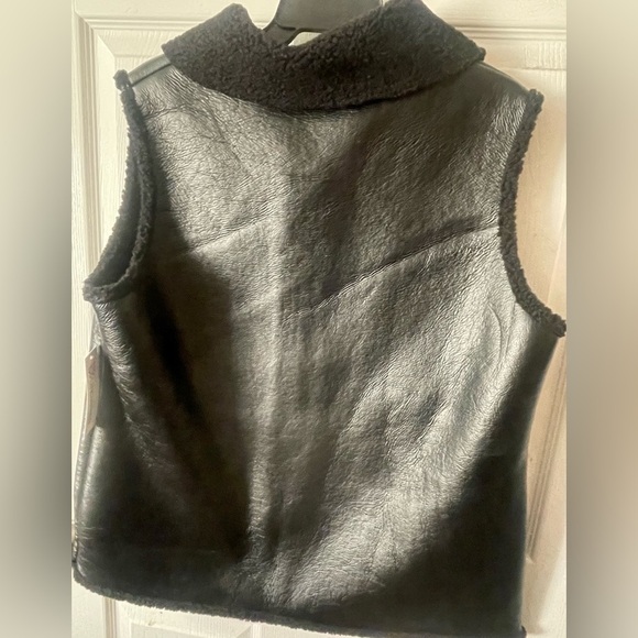 Women’s Faux Fur Vest. NWT! - Picture 4 of 4